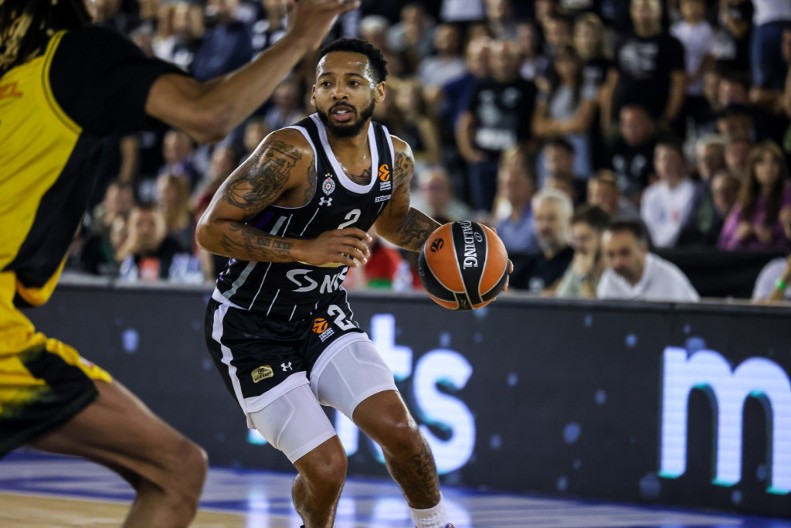 ŠTA OVO TREBA DA ZNAČI? Karlik Džons obrisao sve o Partizanu, a onda...