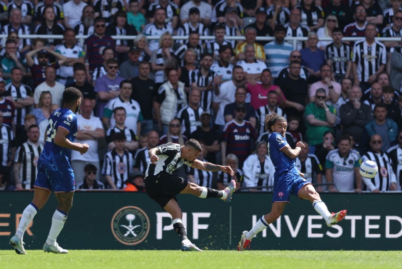 ČELSI NIJE MOGAO SA DESETORICOM Njukasl slavio i napravio krupan korak ka Ligi šampiona