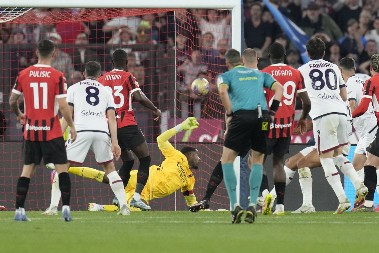 JOVIĆ I PAVLOVIĆ TUGUJU Milan ostao bez trofeja