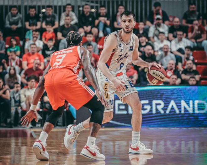 DRAMA NA KRAJU MEČA Doktori uleteli na teren, svi se hvatali za glavu