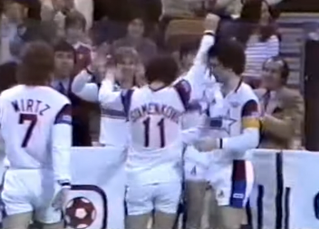 HTEO DA OTVORI PICERIJU U SRBIJI, A ONDA TRAGIČNO PREMINUO Igrao finale Kupa UEFA sa Zvezdom, "pobegao" u Ameriku, a na sahranu mu došao ceo grad