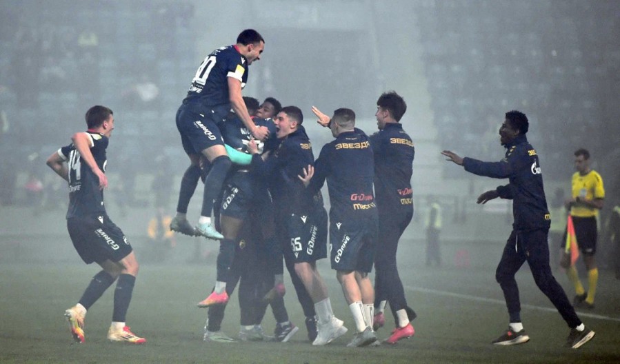 LEPA SLIKA ZA KRAJ Fudbaleri Vojvodine čestitaju Zvezdi trofej Kupa (VIDEO)