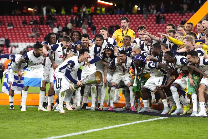 UJEDINJENI PEVCI Ligu Evrope, zapravo, osvojila Legija stranaca