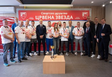 SD Crvena zvezda uručilo plakete "Naš šampion" Zvezdinim karatistima prvacima sveta