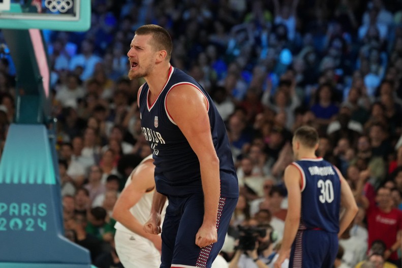 HOĆE LI SRBIJA NAPASTI ZLATO SA JOKIĆEM? Saigrač iz reprezentacije ubeđuje Nikolu da zaigra na Evrobasketu