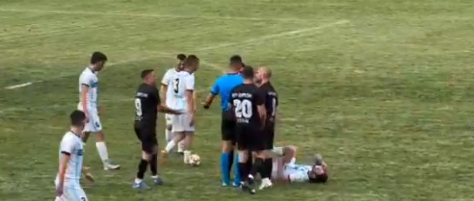 ŠOKANTAN VIDEO KRUŽI MREŽAMA Brutalna tuča fudbalera Partizana i Indeksa: Sevali udarci na sve strane (VIDEO)