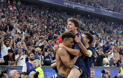 SUZE KOJE SU OBIŠLE ČITAVU PLANETU Ostao bez majke dok je bio u drugom klubu, stigao u Pariz i osvojio Ligu šampiona (VIDEO)