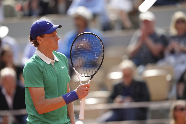 SINER NEMA NAMERU DA STANE Italijan bez izgubljenog seta do polufinala Rolan Garosa