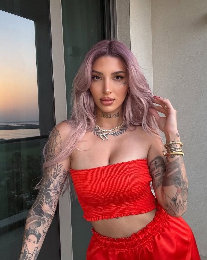 GORI ATINA Finale obiluje incidentima, Furnije pokazao „onu“ stvar, a tetovirana lepotica u čudu...