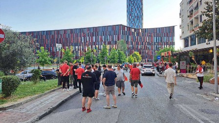 RASTE TEMPERATURA Albanci u potpunom transu pred meč sa Srbijom (VIDEO)