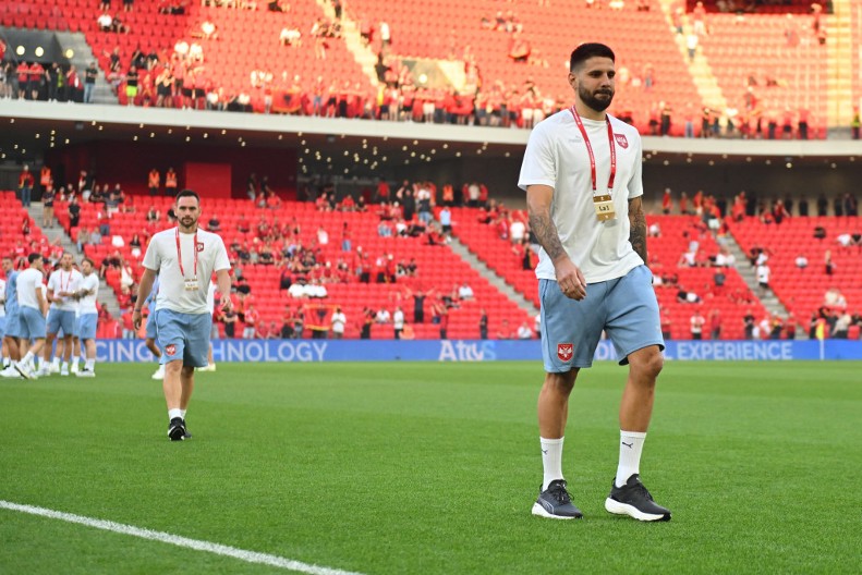 ALBANCI ĆE POBESNETI ZBOG OVOGA Evo šta je Mitrović uradio prilikom izlaska na teren (VIDEO)