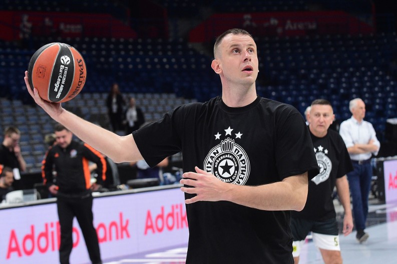 ODJEKNULA BOMBA "Grobari" u ekstazi: Vraća se Novica Veličković