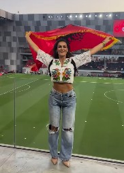 RAT ALBANACA Savez zahvaljuje policiji, političari jedni drugima vade oči, a najveću buru digla starleta - samo je pozvala...