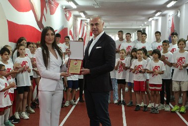 AK Crvena zvezda otvorio obnovljenu atletsku stazu u zatvorenom