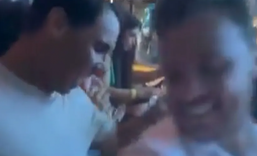 NADAL I ALKARAS NAPRAVILI HAOS NA IBICI Karlitos sa raskopčanom košuljom, Rafa se opustio u muškom društvu