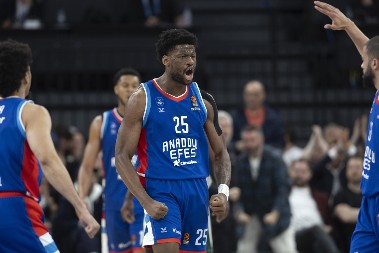 PROPADA POSAO ZBOG RATA? Na pomolu veliki obrt, crveno-beli dovode brutalnog centra?