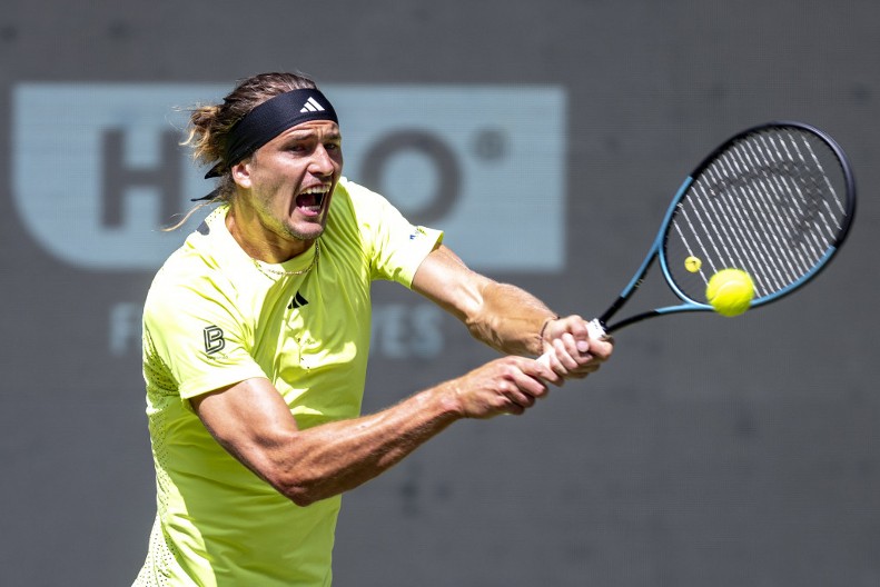 PREKID KAKAV TENIS NE PAMTI Reklama sa tribine pala na ženu, Zverev joj pomagao