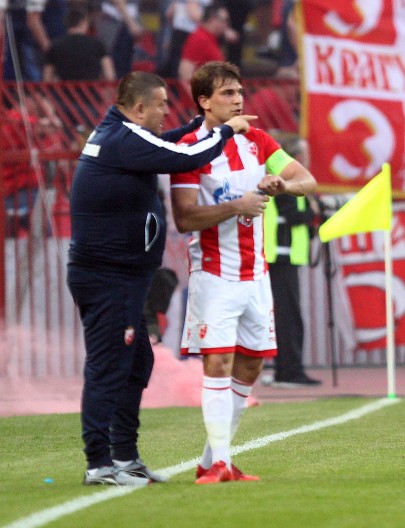 BIO PRVAK SVETA SA ORLIĆIMA, PA UŠAO U LEGENDU "Delije" su ga obožavale, zapevao čuveni hit Halida Bešlića: Evo gde su danas heroji nacije