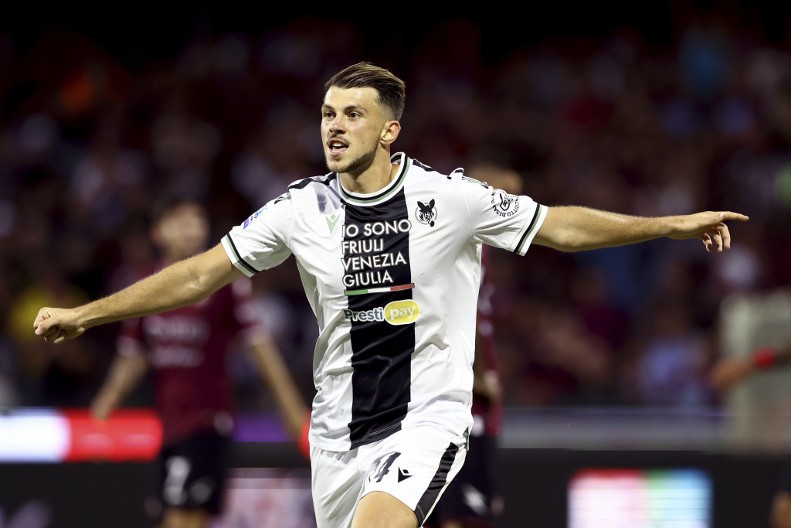 SAMARDŽIĆ VERIO IZABRANICU Romantična idila na obali mora u Italiji