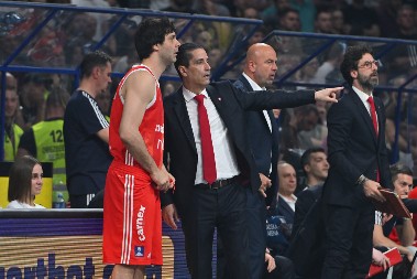 "VELIKI MAESTRO JE ODLOŽIO SVOJE PATIKE I SVOJ RANAC" Sferopulos emotivnom porukom ispratio Teodosića u penziju