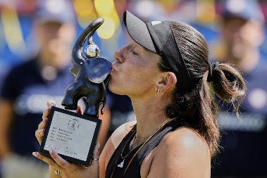 IZNENAĐENJE U FINALU Iga Švjontek će još morati da čeka na trofej
