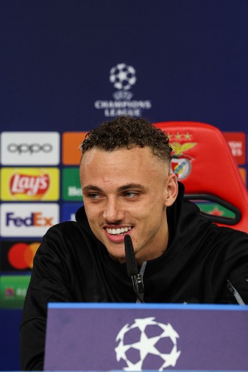 MISTERIOZNA U Napulj sa novim napadačem Langom stiže i atraktivna Blosom