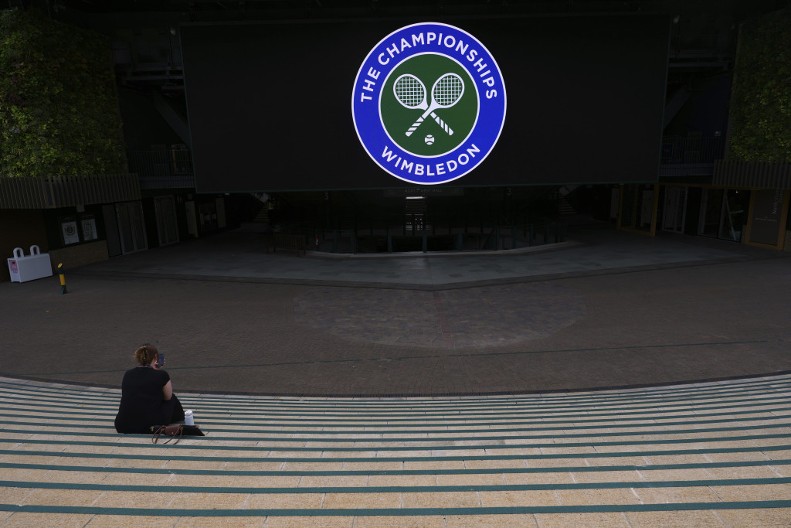 ŠOK I NEVERICA NA VIMBLDONU Ispala druga teniserka sveta, pa se potpuno slomila