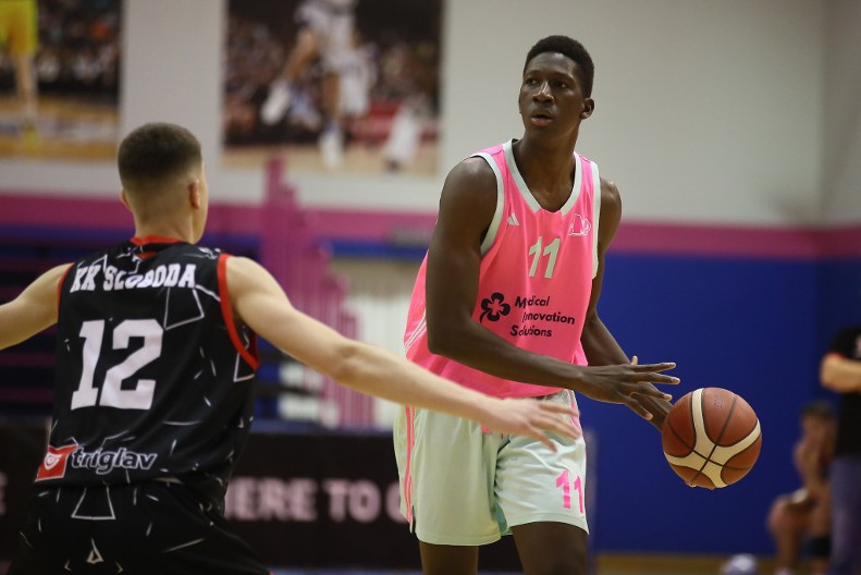 DOBRO UPAMTITE OVO IME Mega dovela diva od 214 centimetra, on će biti novi veliki projekat kluba