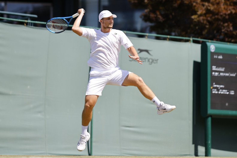 MIŠA NEMA NAMERU DA STANE Kecmanović krenuo usporeno, pa "razbio" Holanđanina za treće kolo Vimbldona