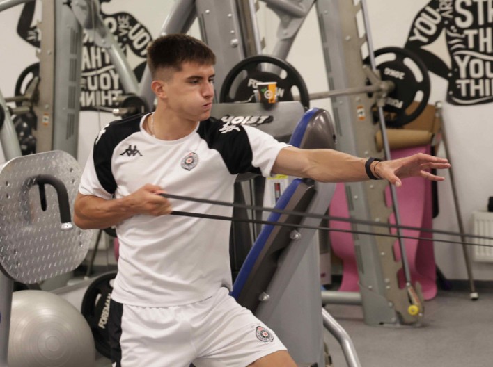 KAKAV OKRŠAJ, IMA DA PRŠTI Partizan protiv Dinama!