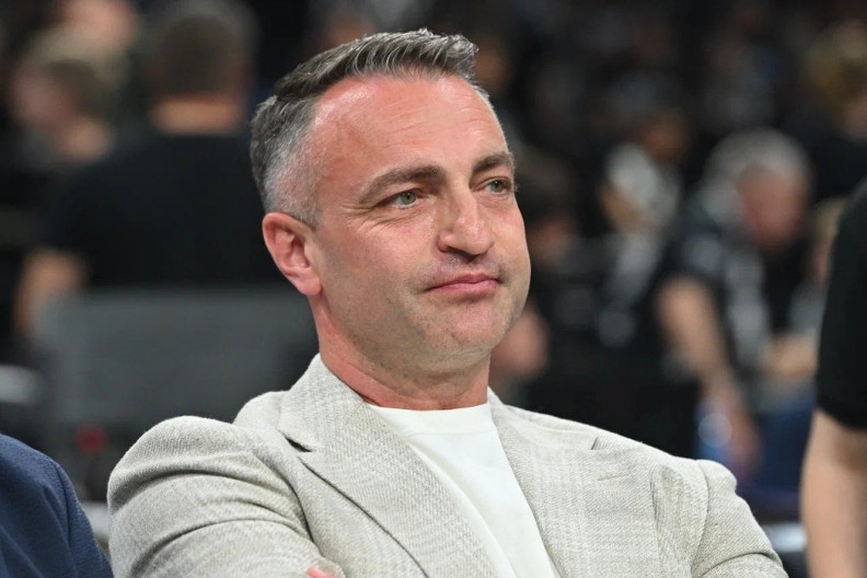 VELIKO SRCE DARKA RAJAKOVIĆA Kupio Teodosićev dres, novac otišao u humanitarne svrhe