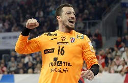 VELIKI SKANDAL Nedavno potpisao za srpski klub, a sada se ludo zabavljao na Tompsonovom koncertu (FOTO)