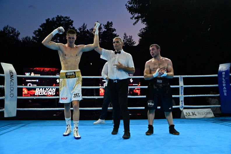 PRAVO U CENTAR Fenomenalne profi borbe u Tršiću na skeneru superteškaša Dušana Veletića