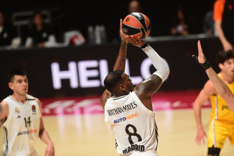 ZVEZDA NE STAJE Crveno-beli krenuli po potpis igrača Real Madrida!