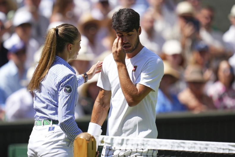 NEVEROVATNA SCENA NA VIMBLDONU Alkaraz imao problem, Srpkinja odmah pritrčala da mu pomogne (FOTO)