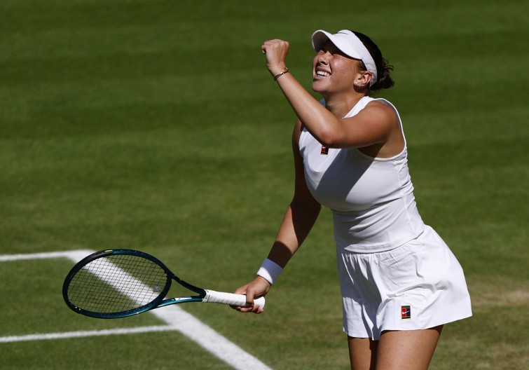 FINALE ZA PODVIG Velike grudi hit na travi Vimbldona