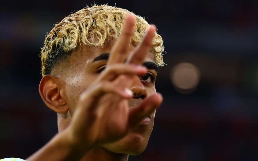 12 NAPUCANIH Najvredniji fudbaler proslavio rođendan u društvu odabranih modela: Velike grudi, plava kosa