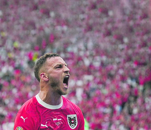 GRMEĆE SA SEVERA Treći srpski sin stiže na „Marakanu“