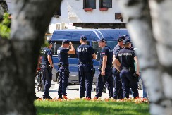 PORODICA IZ POLJSKE NAPADNUTA U NOVOM PAZARU Drama pred utakmicu, kod nasilinika pronađeno vatreno oružje