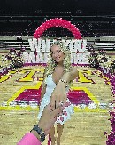 KRUNA KOŠMARNE SEZONE As iz NBA lige objavio veridbu: Gips na nozi, 50.000 dolara u ruci