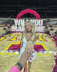 KRUNA KOŠMARNE SEZONE As iz NBA lige objavio veridbu: Gips na nozi, 50.000 dolara u ruci