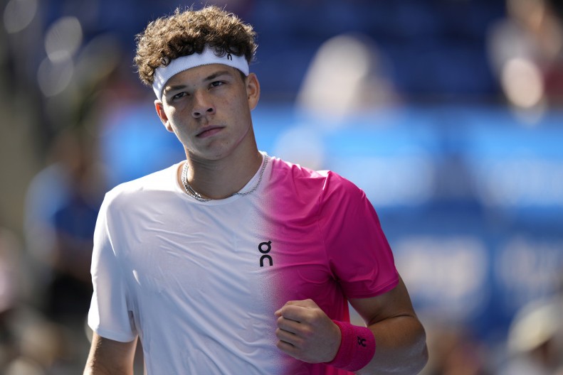 HAOS NA TENISKOM TERENU Amerikanac pobesneo zbog jednog poteza