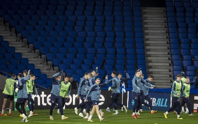 SKANDALOZNO PONAŠANJE NAVIJAČA DINAMO KIJEVA: "Srbe na vrbe", pominje se "Oluja", vređa Zvezda...