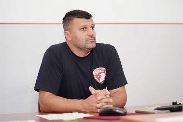 FEĐA DUDIĆ NIJE MOGAO DA ZADRŽI SUZE Burno na oproštajnoj konferenciji, Kragujevčani će ovo pamtiti zauvek