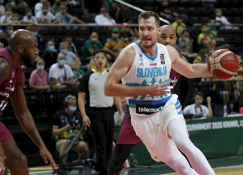 OPŠTI HAOS U SLOVENIJI Dragić izbačen iz reprezentacije, Zoranova žena "isprozivala" Savez