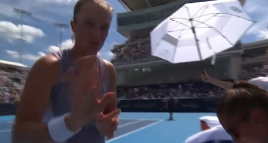 NEPRIJATNO DO KOSKE Slavna teniserka htela da se presvuče, a onda je nastao totalni haos (VIDEO)