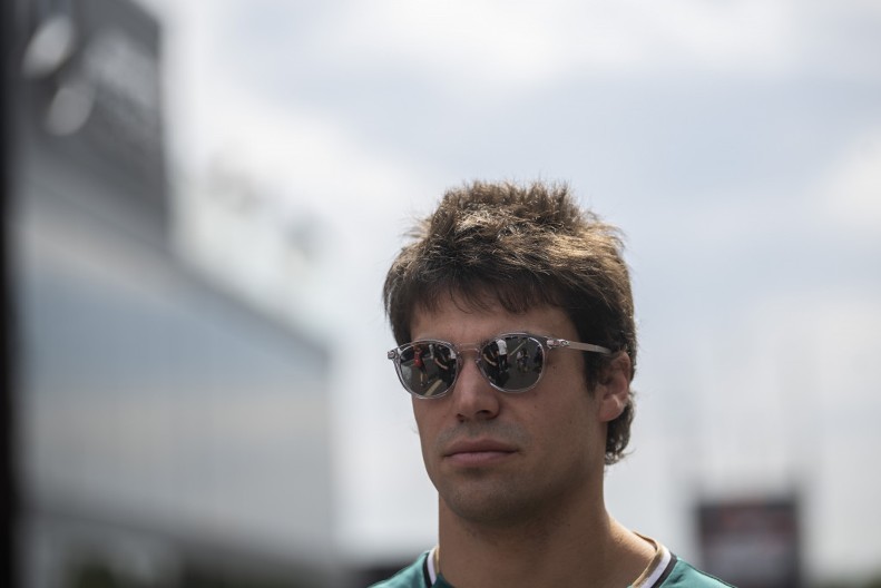 DOČEKAO Vozač Formule 1 Lans Strol uživa sa atraktivnom Izraelkom