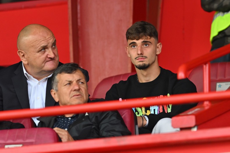 SPREMA SE BOMBA Srbin menja Džejmija Vardija u Lesteru?