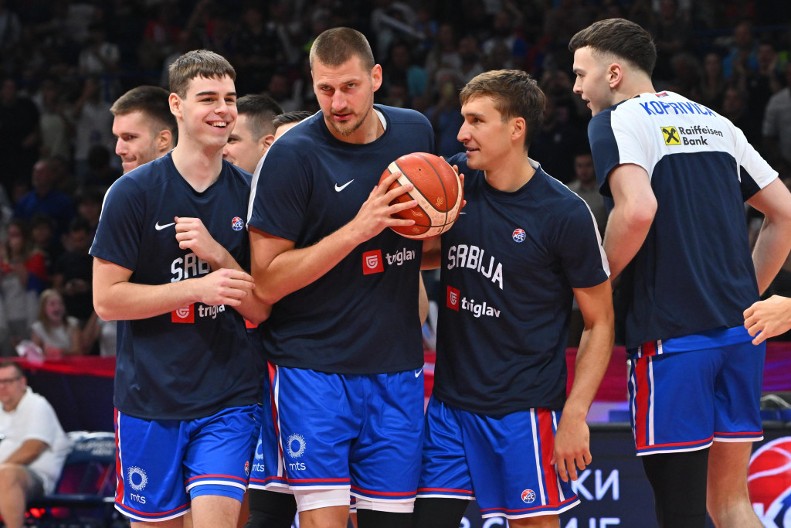 NEKA DRUGI PROCENE... Bogdan nije hteo da odgovori na jedno pitanje, ali nije skidao osmeha sa lica