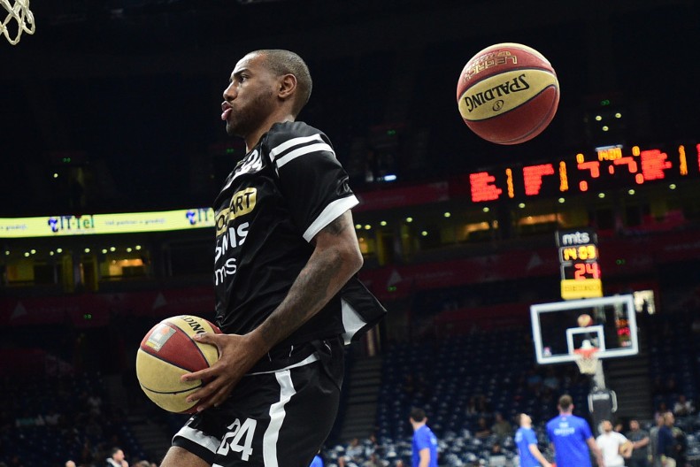 EMOTIVNA PORUKA MAJKA Kanađanin zbog Partizana i navijača progovorio i srpski (FOTO)